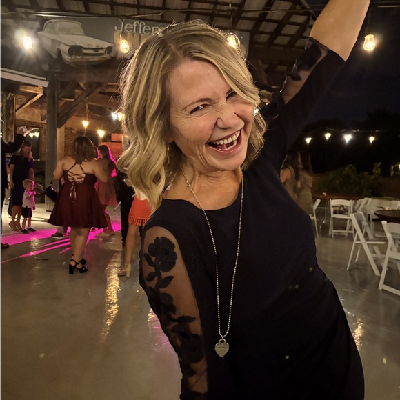 Meet your Posher, Deborah - Picture 1 of 5